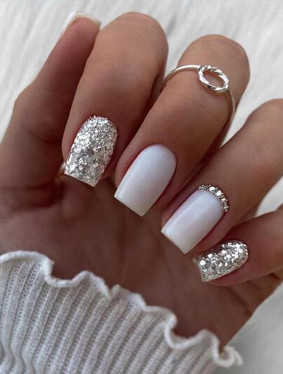24 pièces de strass 3D en forme de cercueil court en poudre de paillettes à ongles pressées