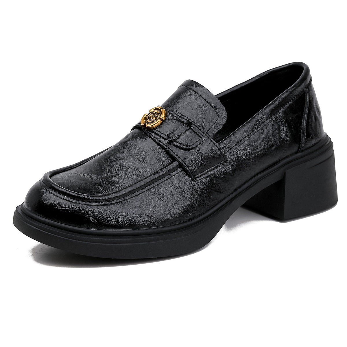 Chaussures en cuir avec des semelles épaisses