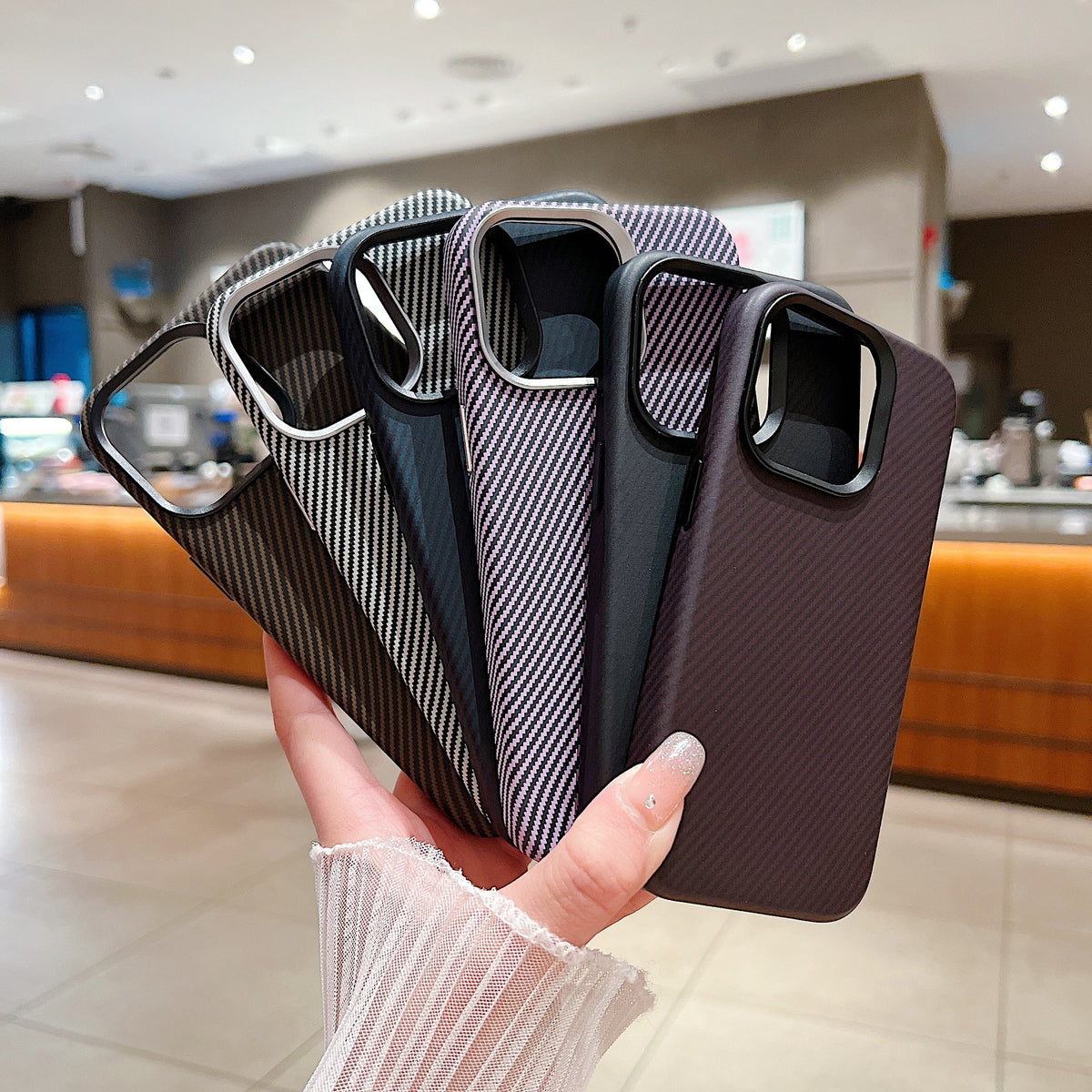 Applicable fibre de carbone grain magnétique absorbant en cuir boîtier de téléphone léger Twill protection