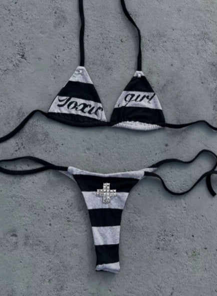 Ensemble de deux pièces de bikini sexy imprimé à la croix en Strass