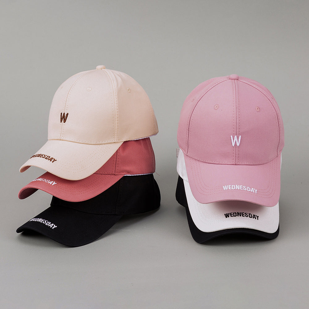 Lettre brodée en couleur solide pour hommes et femmes Cap de baseball simple et fashionable Suita