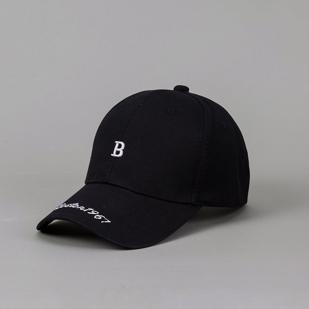 Casquette de baseball brodée hommes et femmes avec un design élégant et simple.