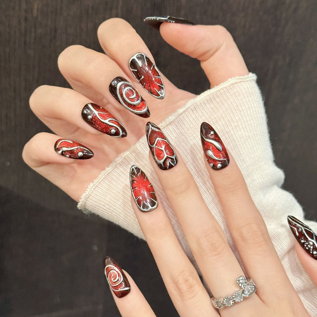 Red-brun Muted-vein 3D Nail Art cool et Edgy coeur modèle Tendance pièce fait main Et nous