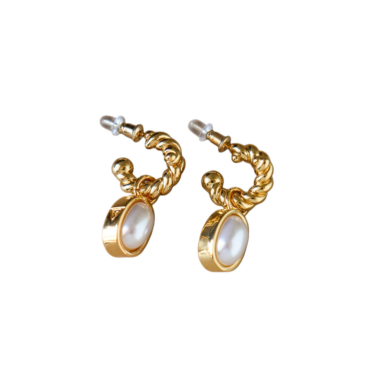 Boucles d'oreilles élégantes et délicates en perles de noeuds tordus