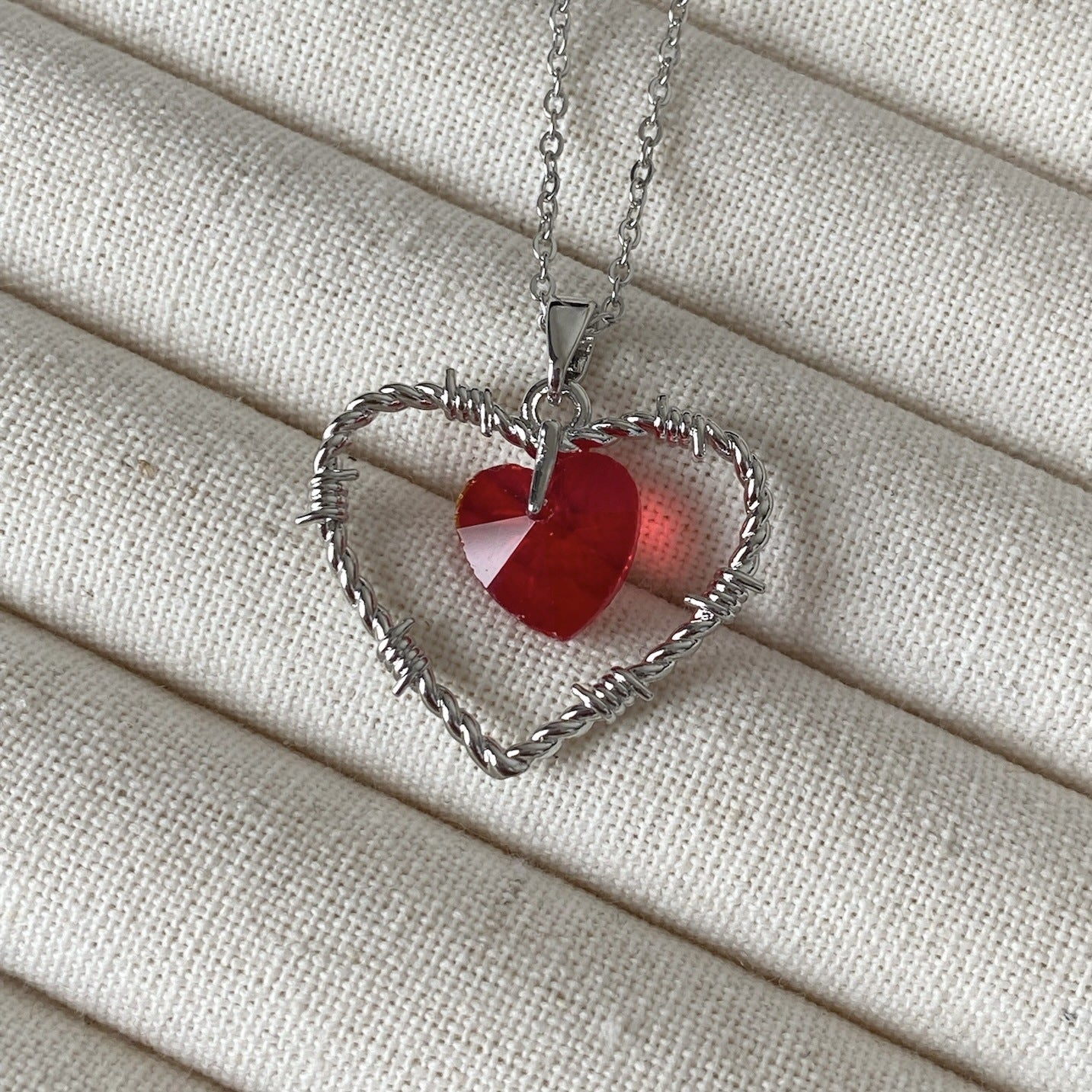 Collier de coeur rouge pour les femmes