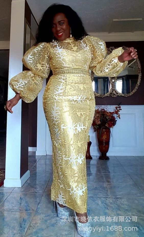 Robe pour dames à manches hautes en col rond