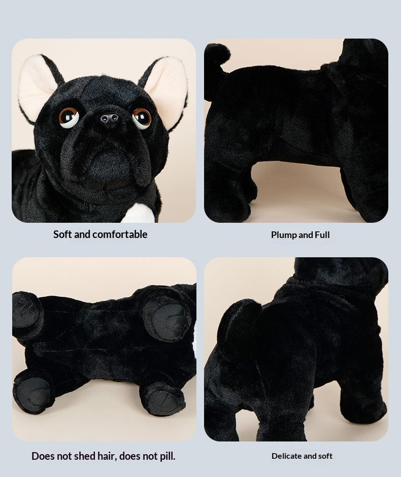 Poupée en peluche noire avec sac en maille