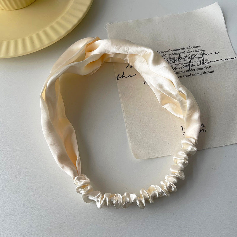 Bande de tête satinée avec cheveux latéraux larges et bande de tête