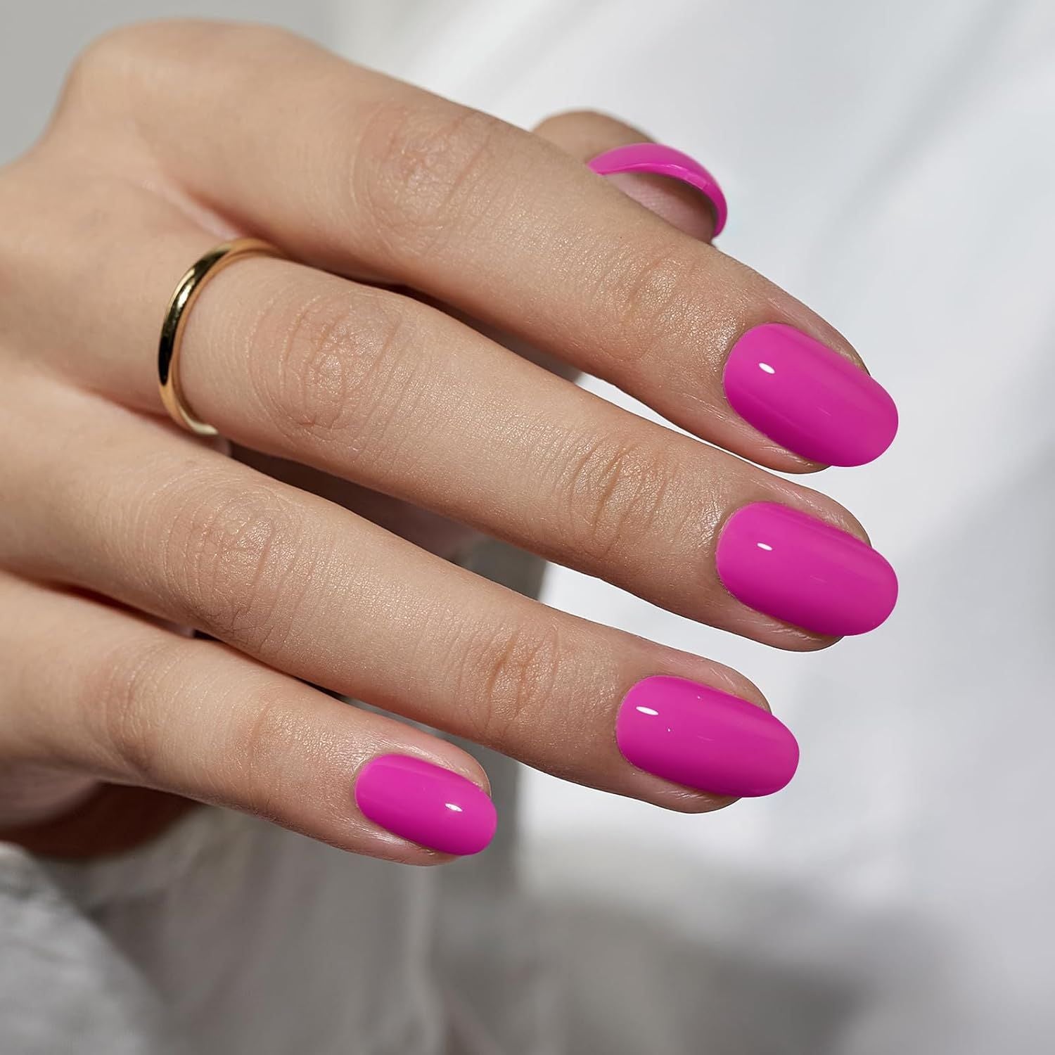 Les ongles artificiels en forme d'amandes longs de couleur solide pour femmes