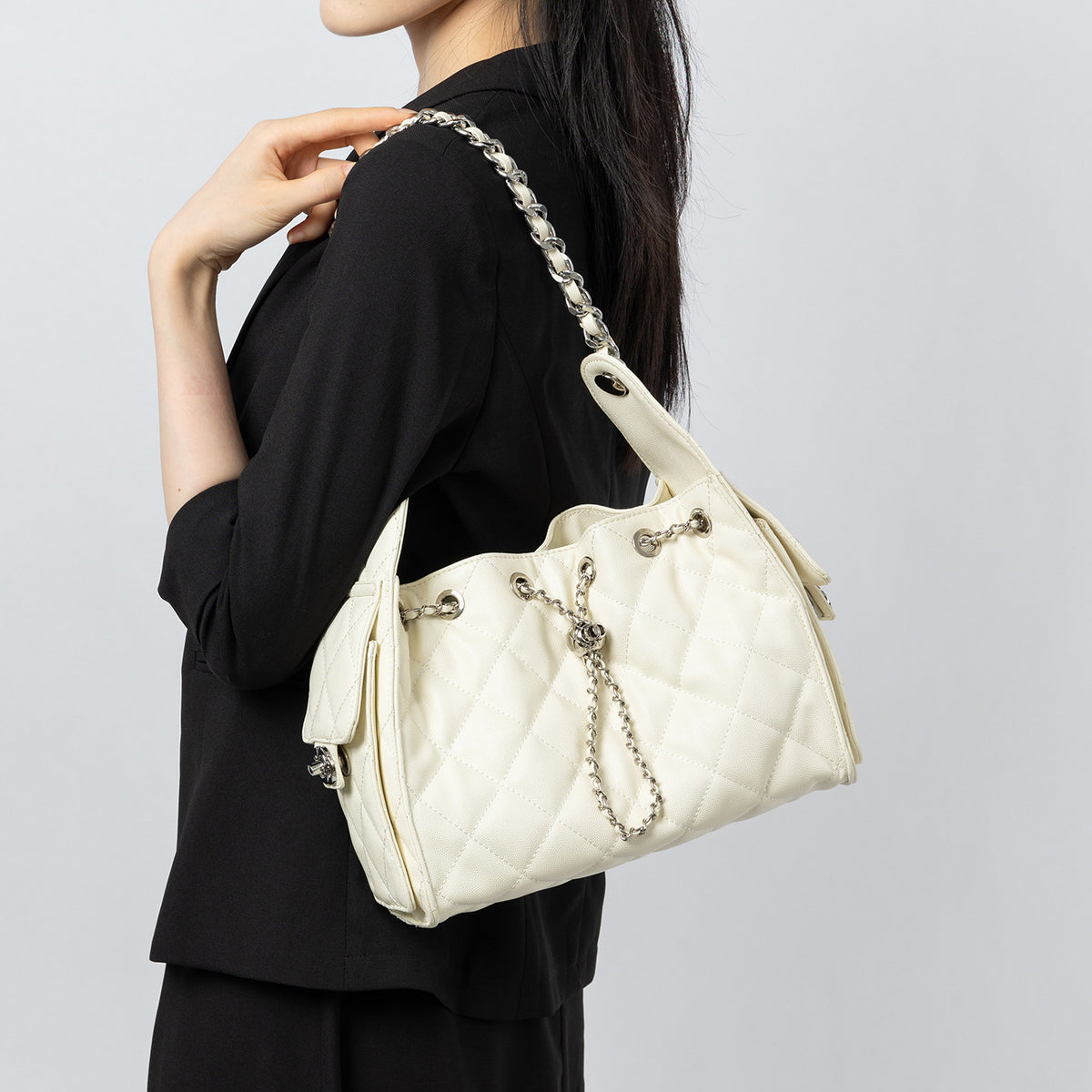 Sac d'épaule en cuir véritable en caviar avec un design diamanté