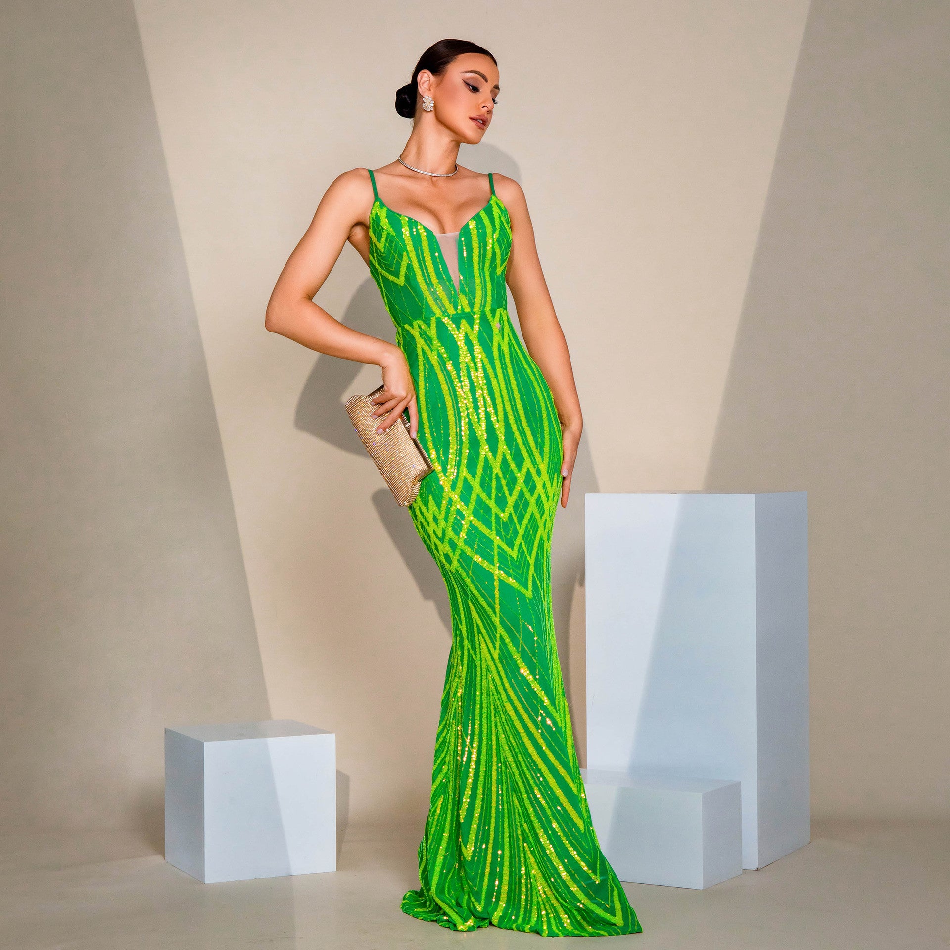 Robe de soirée en queue de poisson pailletée col en V