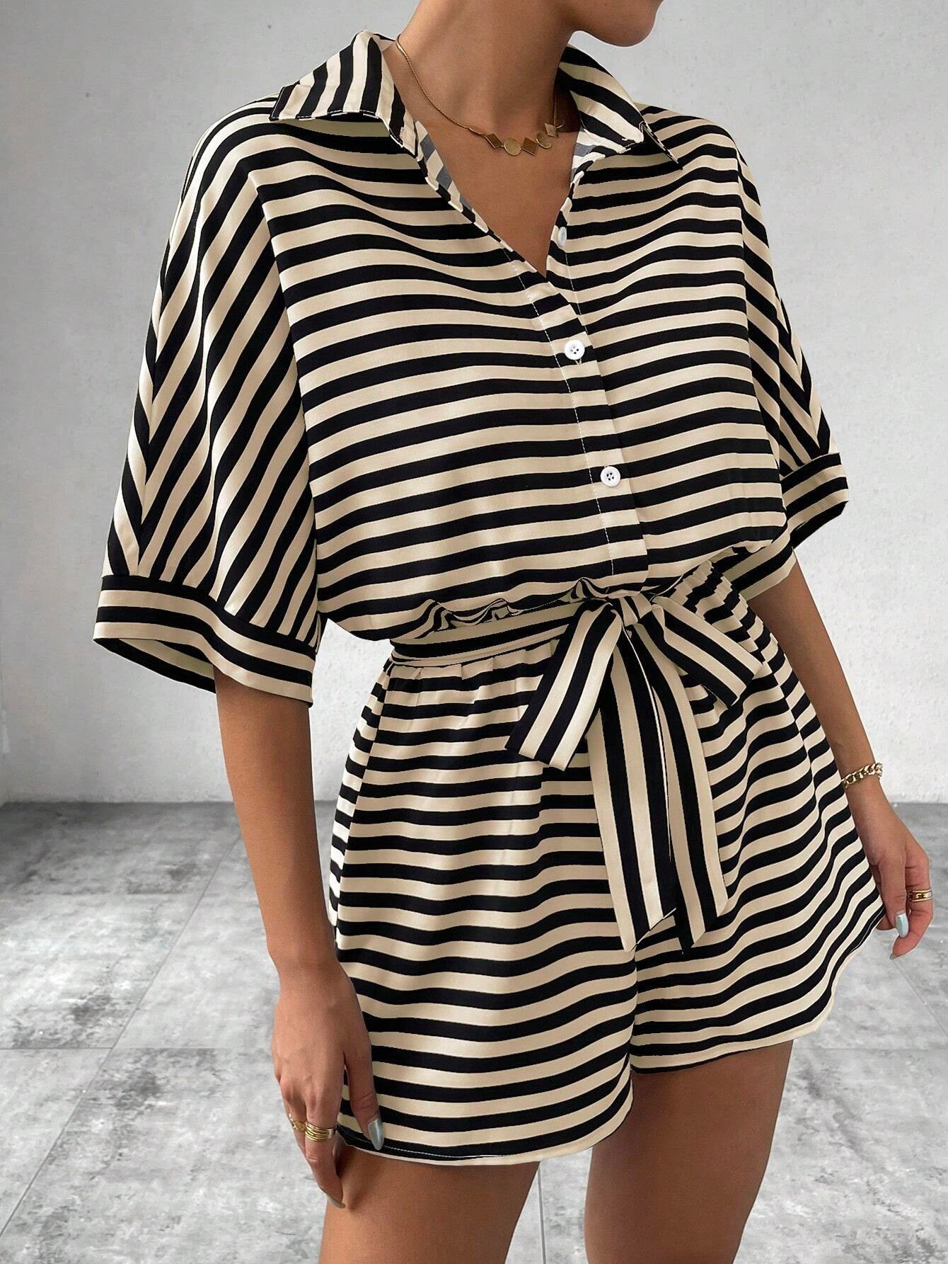 Maillot de saut rayé d'été doté d'un style de cardigan front-bouton de collier de lapel