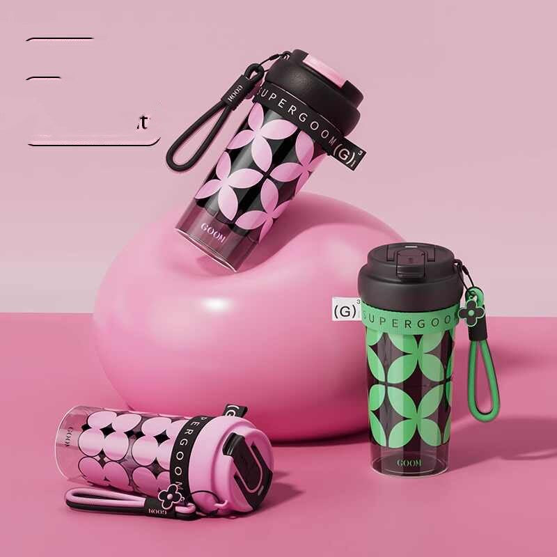 Bouteille d'eau en plastique élégant pour les filles été