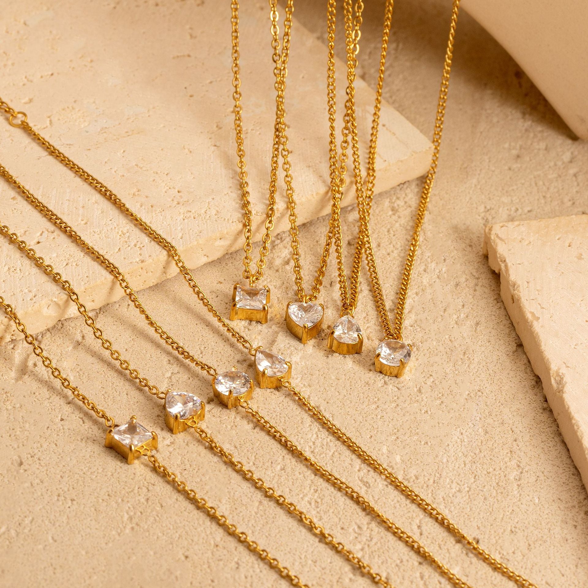 Collier de Zircon en acier inoxydable plaqué or 18K avec finition luxueuse