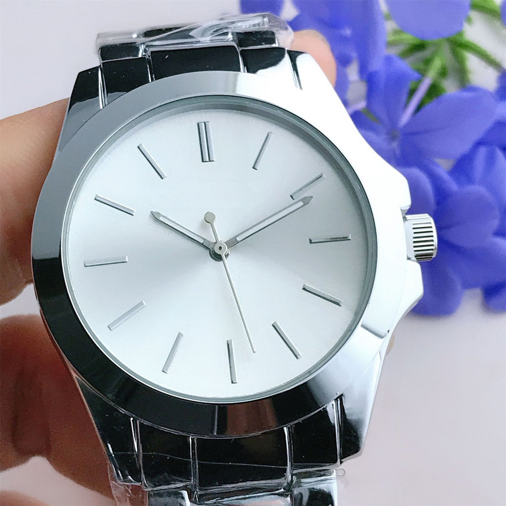 Elégance décontractée et créativité Quartz Wrist Watch Homme et femme Style de matching coréen Si