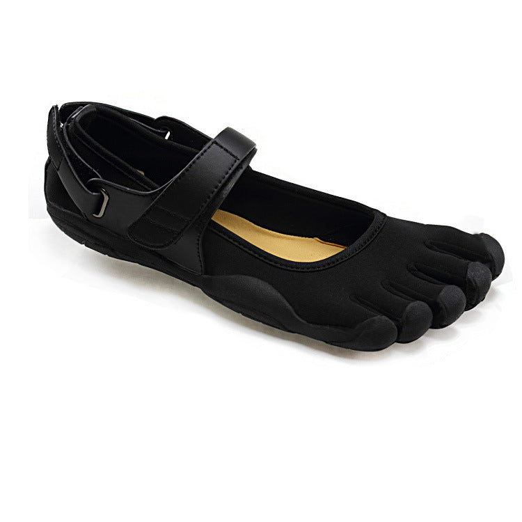 Simple and comfortable five-finger beach shoes for home use