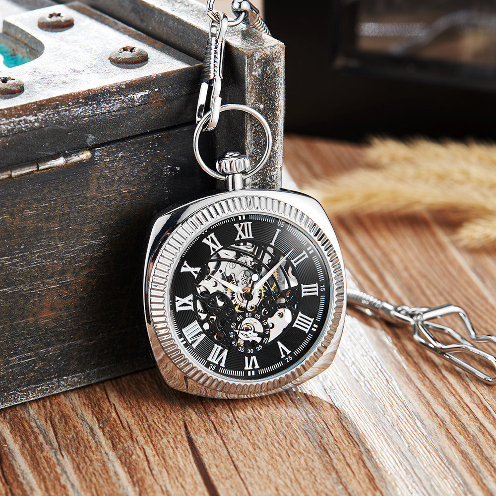 Montre de poche classique rétro tendance avec une chaîne