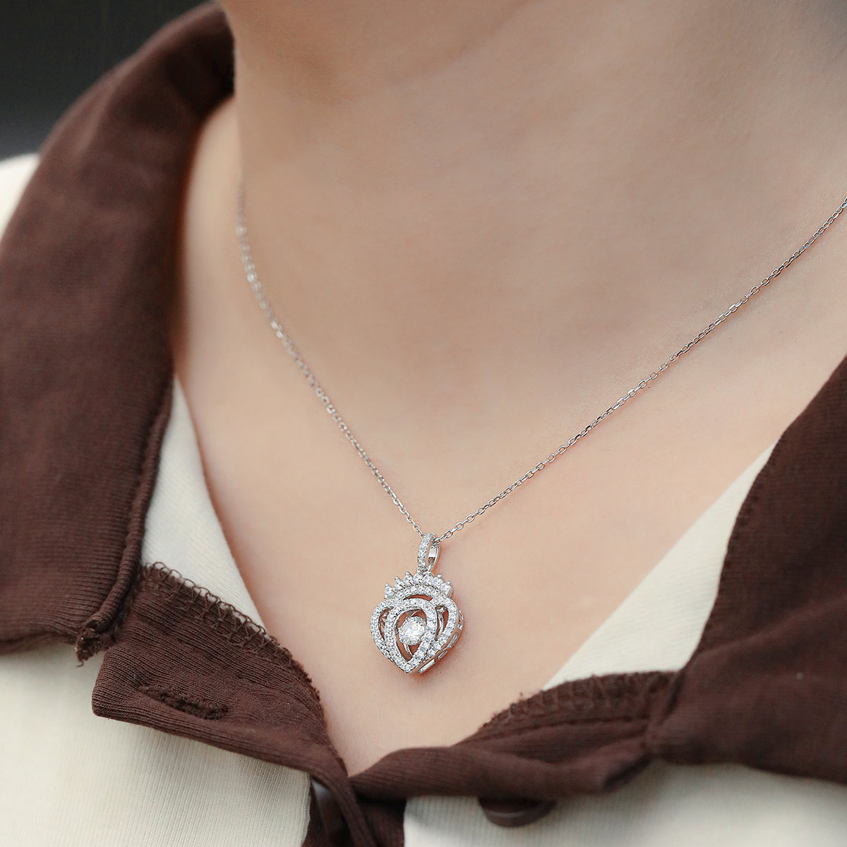 S925 Argent Sterling 0.5ct D Couleur VVS1 Coeur Moissanite Couronne Collier pendentif 45cm Plati