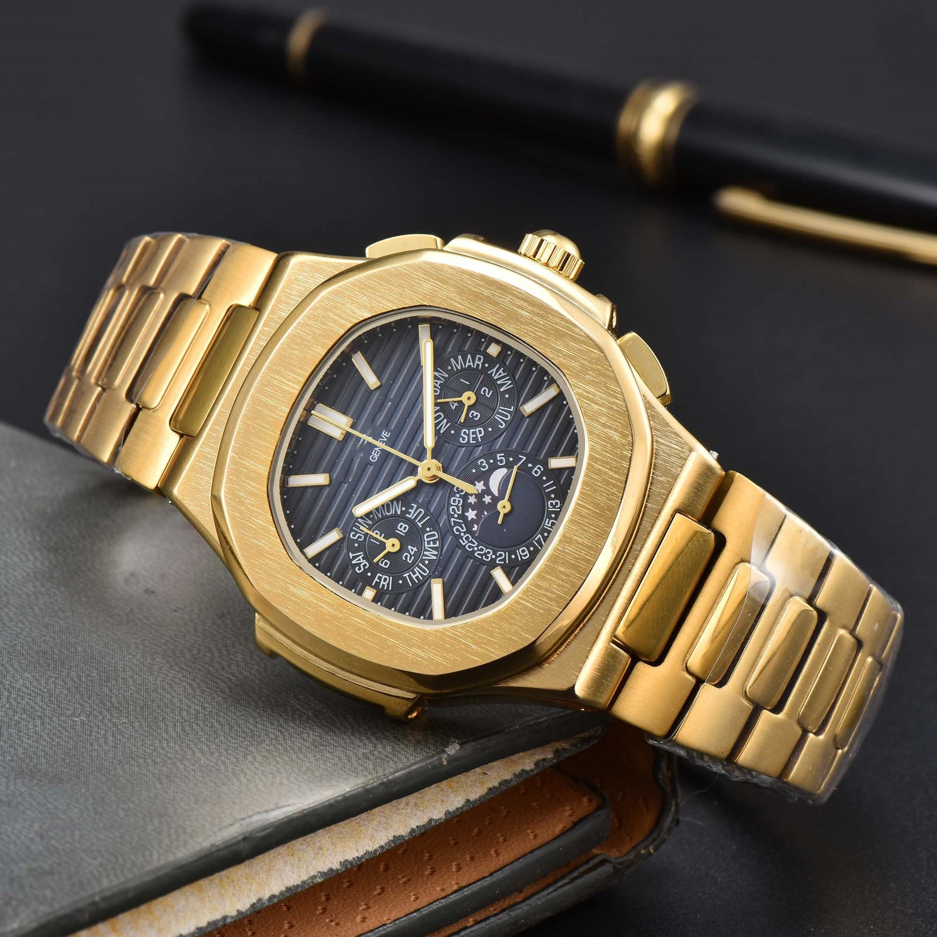Fashionable Six-Pong Steel-Strap Business-Style Nautilus Mens Watch