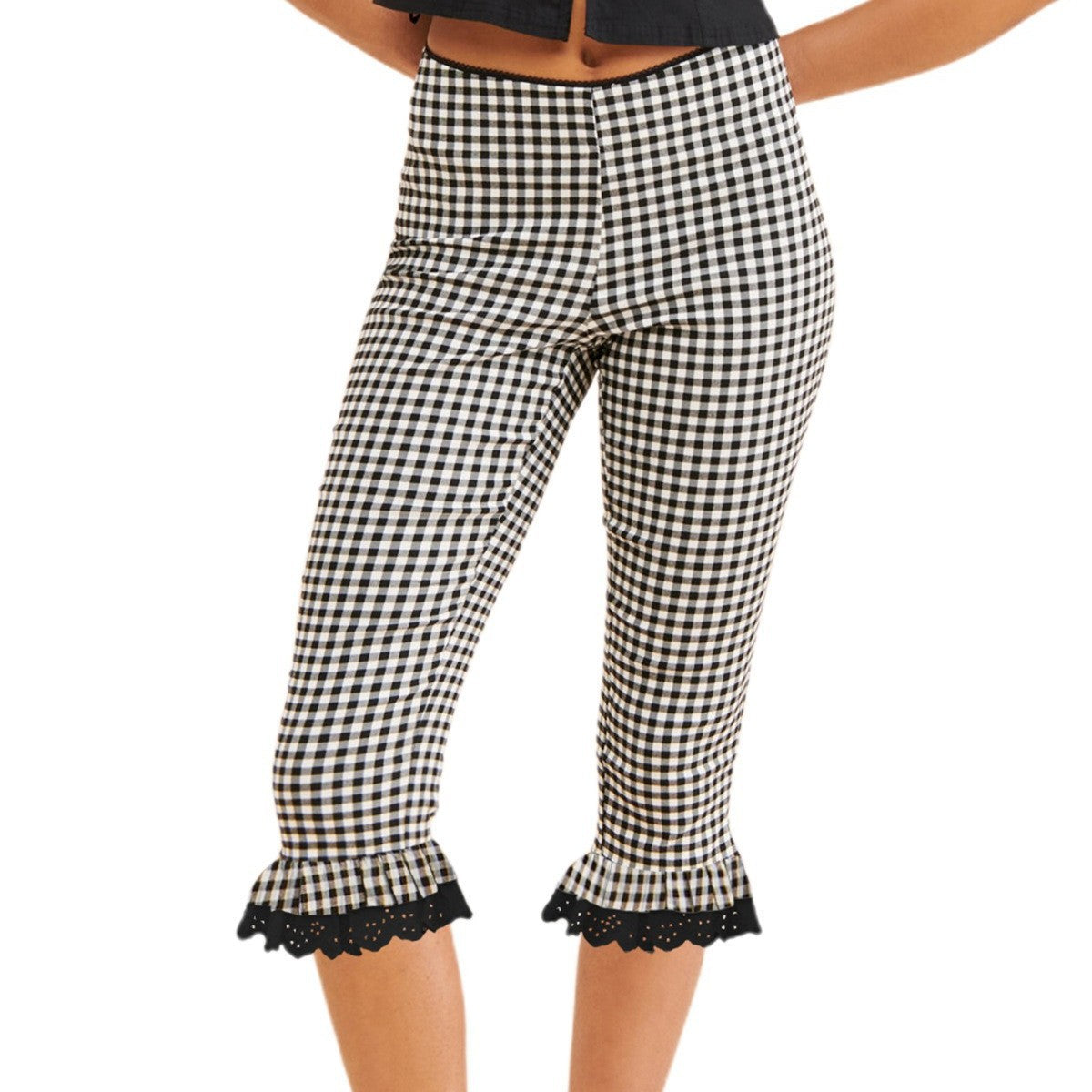 Pantalons Capri pour femmes avec un hem en dentelle plissée