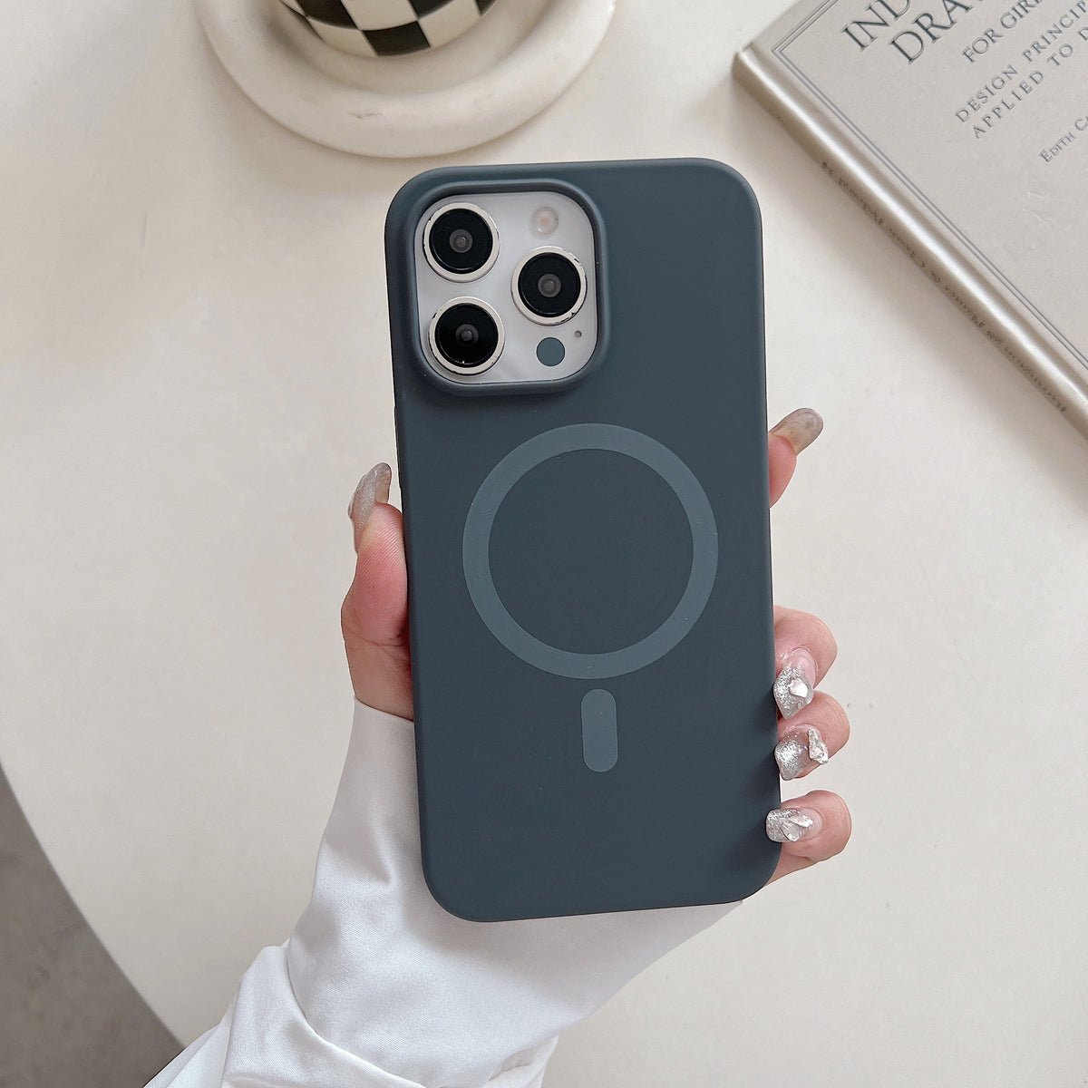 Silicone liquide de couleur solide Grand trou boîtier de téléphone magnétique