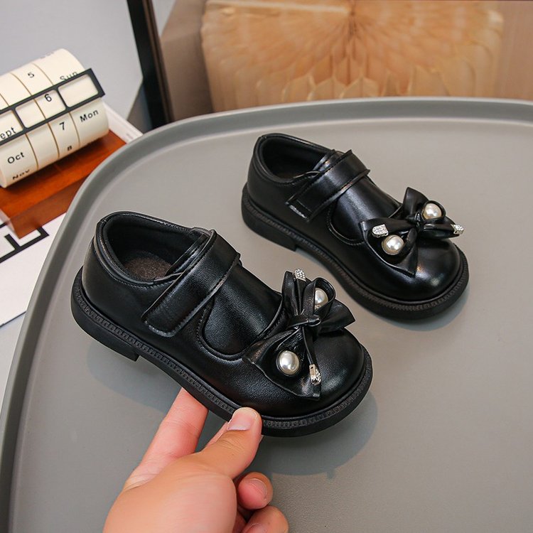 Leather shoes for girls