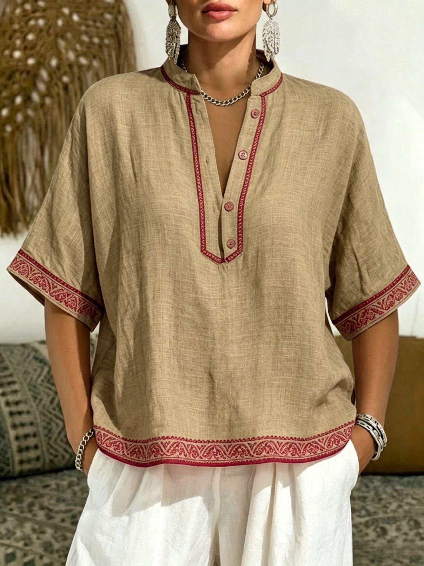 Tee-shirt élégant à col en V avec dentelle et boutons