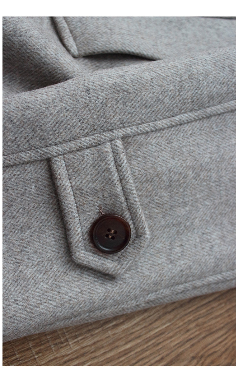 Manteau de laine de longueur moyenne pour hommes avec boutons de corne Et un collier de lapel