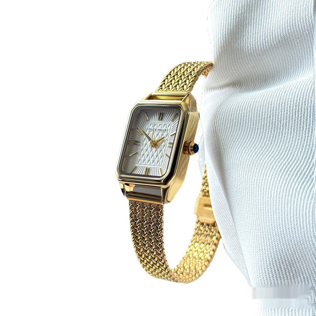 La montre haut de gamme polyvalente légère pour les femmes pour les étudiants en quête d'un D simple et compact