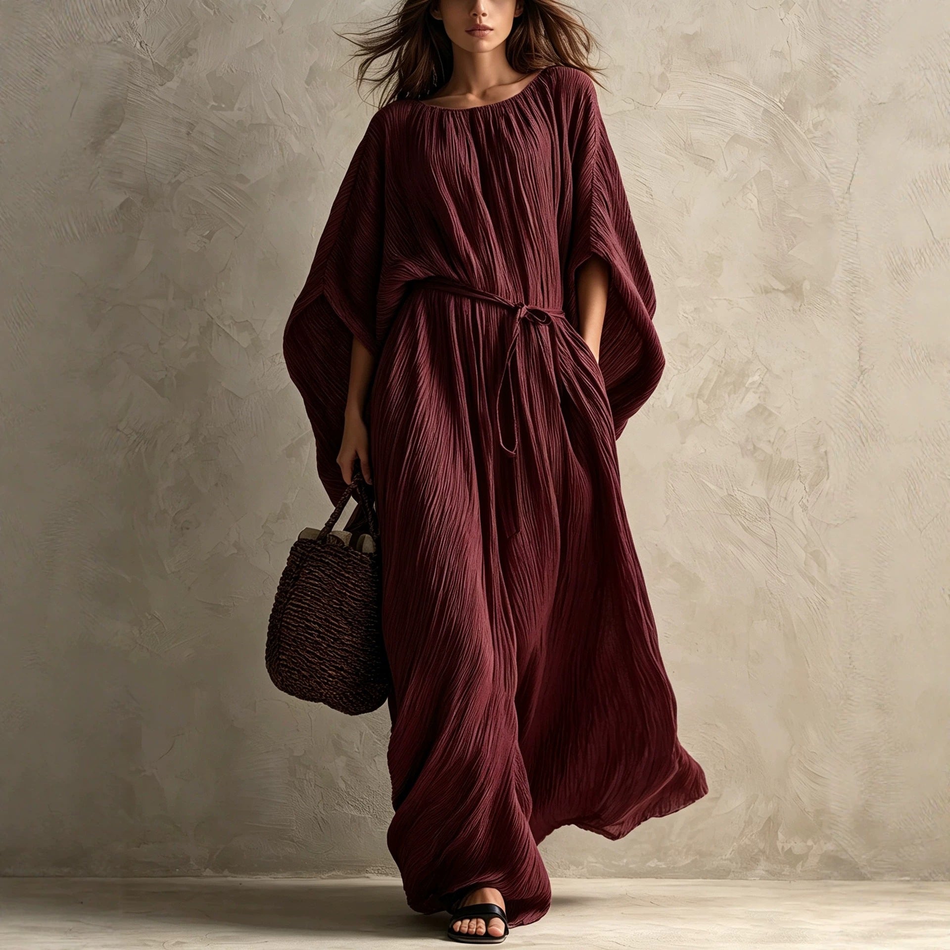Robe à cintrer texturé en plis à manches de chauve-souris