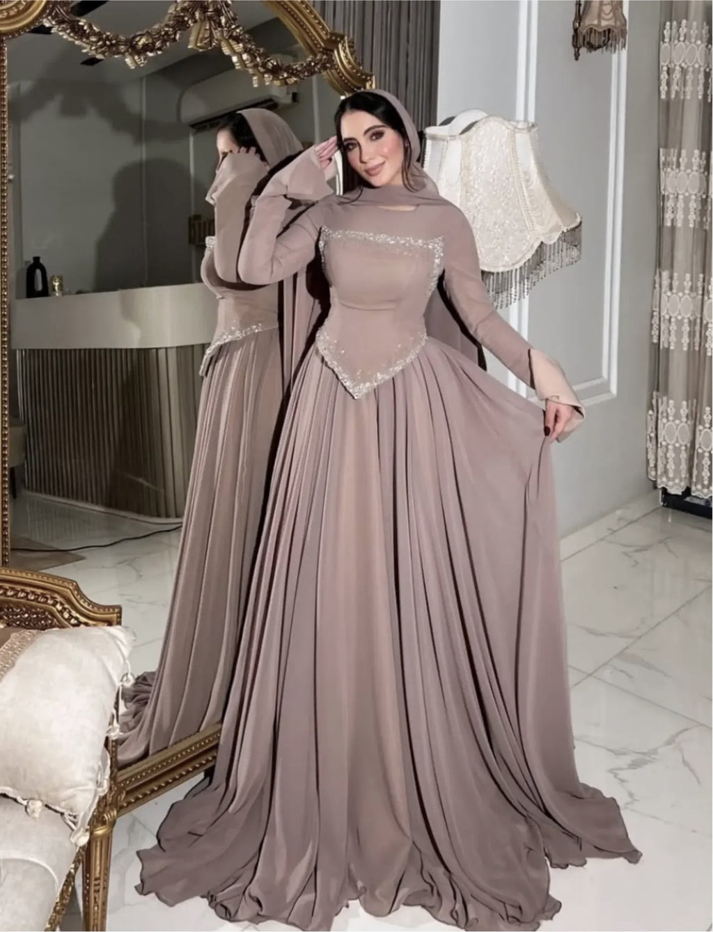 Élégante robe du soir à manches longues en Strass