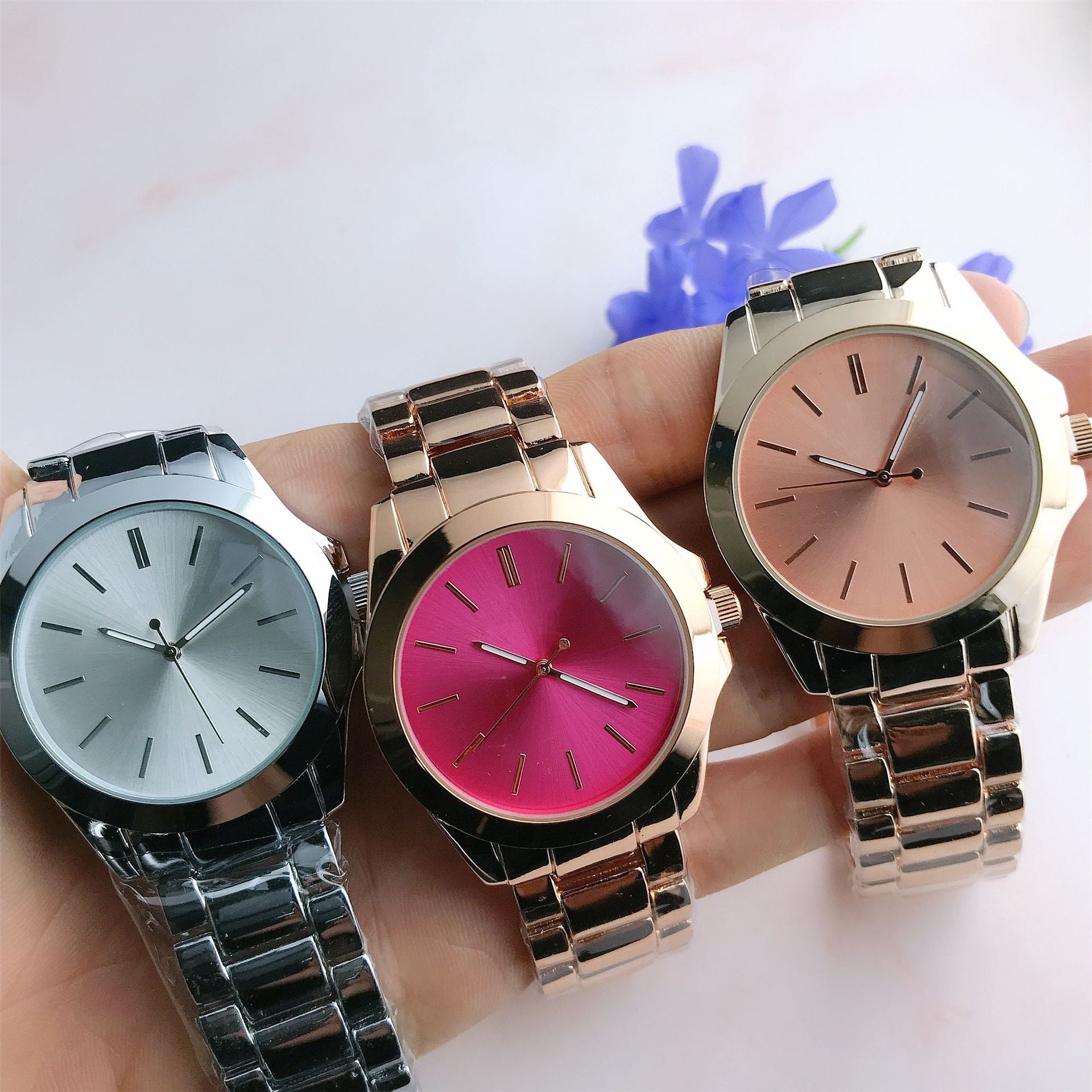 Elégance décontractée et créativité Quartz Wrist Watch Homme et femme Style de matching coréen Si
