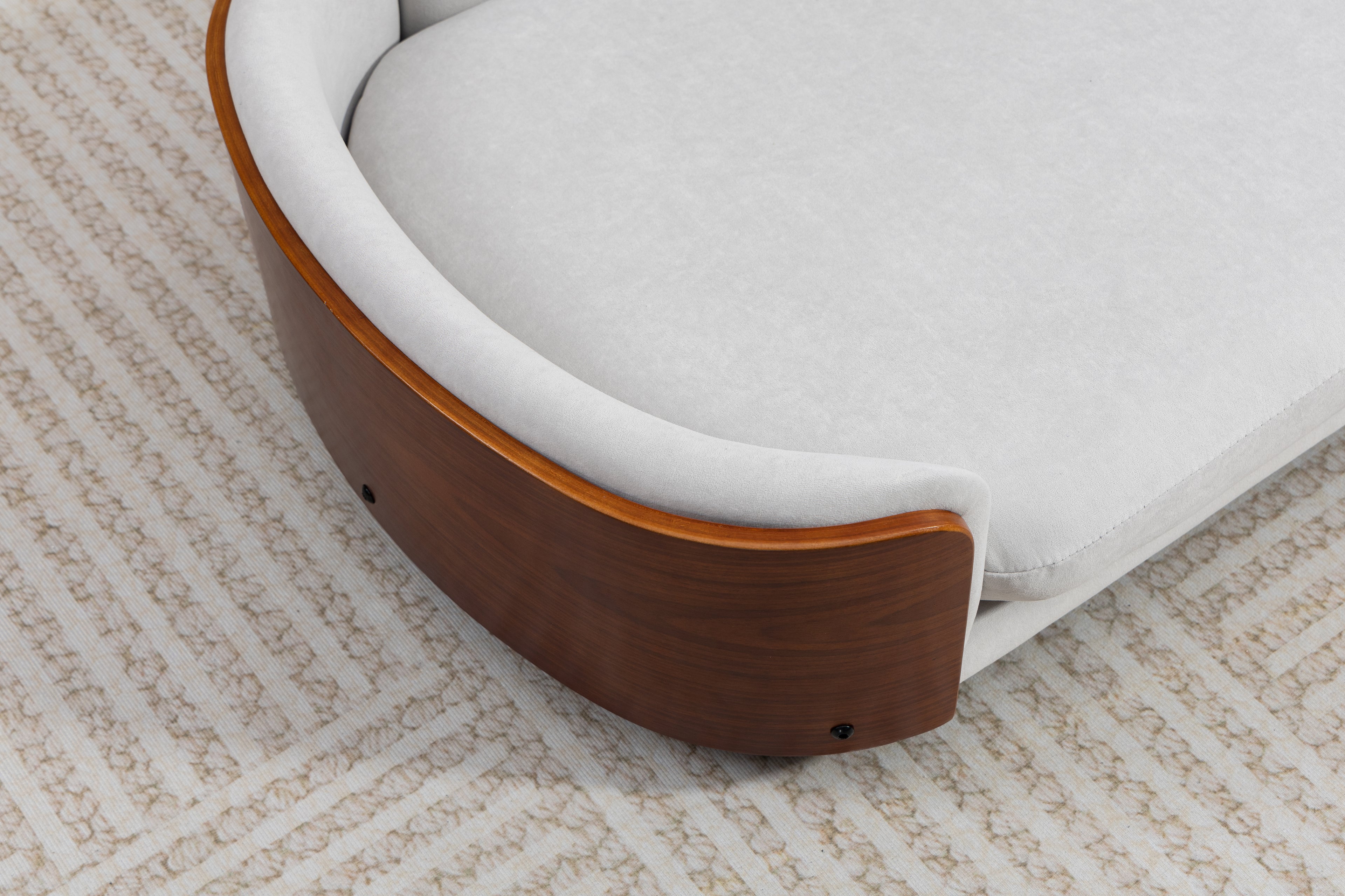 Style scandinave Lit de chien élevé Sofa Pet avec pieds en bois massif et noyer Bent Wood Bac