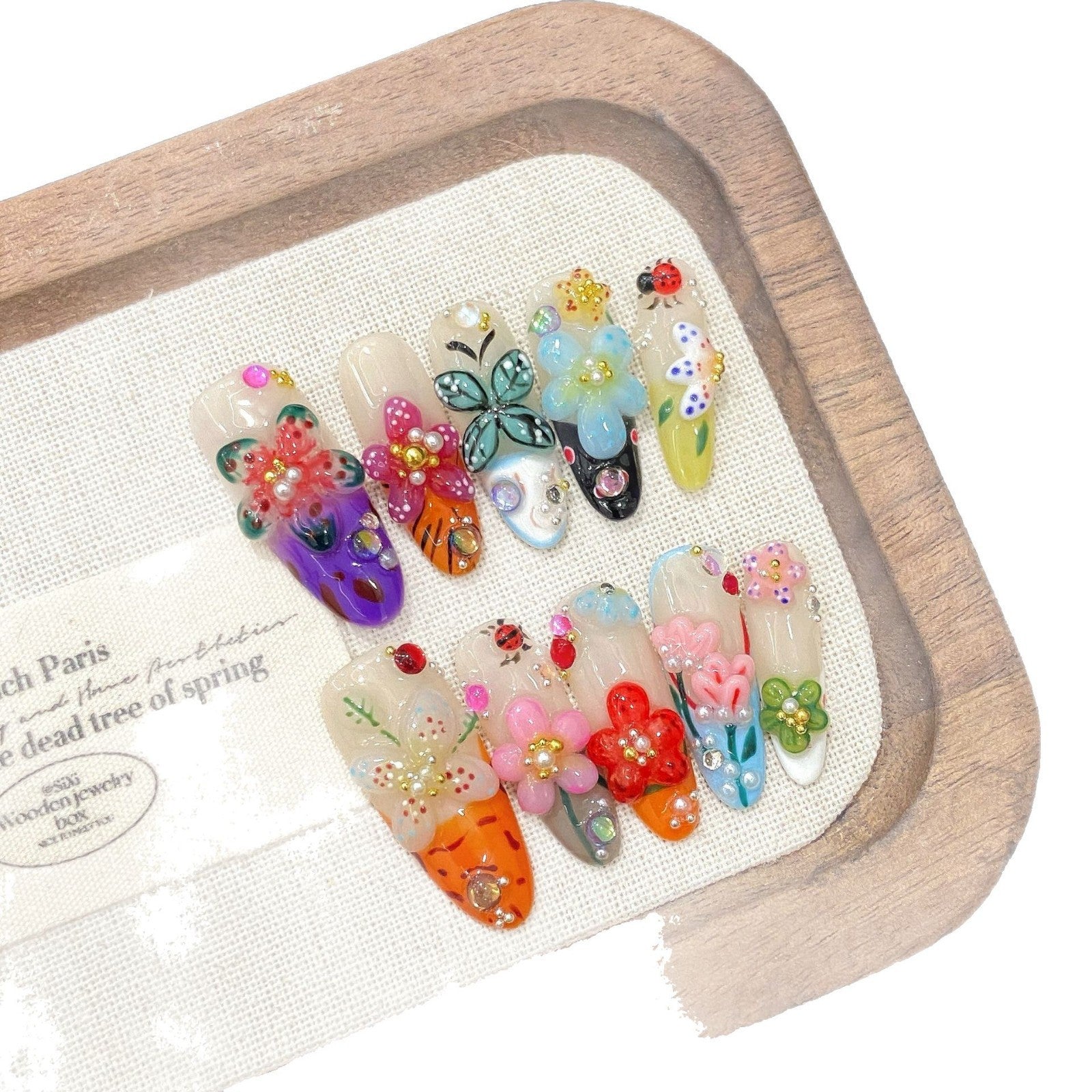 Island Elf Trendy Nails Wearable avec des sculptures florales 3D et insectes de style français