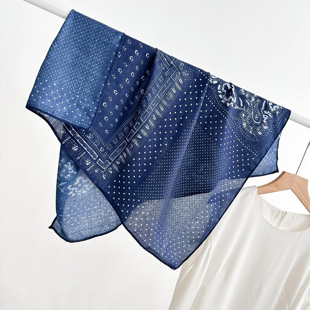 Vieille écharpe de cou pour femmes printemps et automne