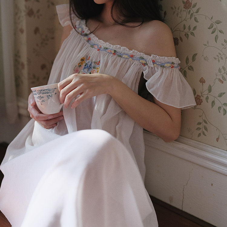 Robe de nuit romantique et élégante avec broderie tridimensionnelle