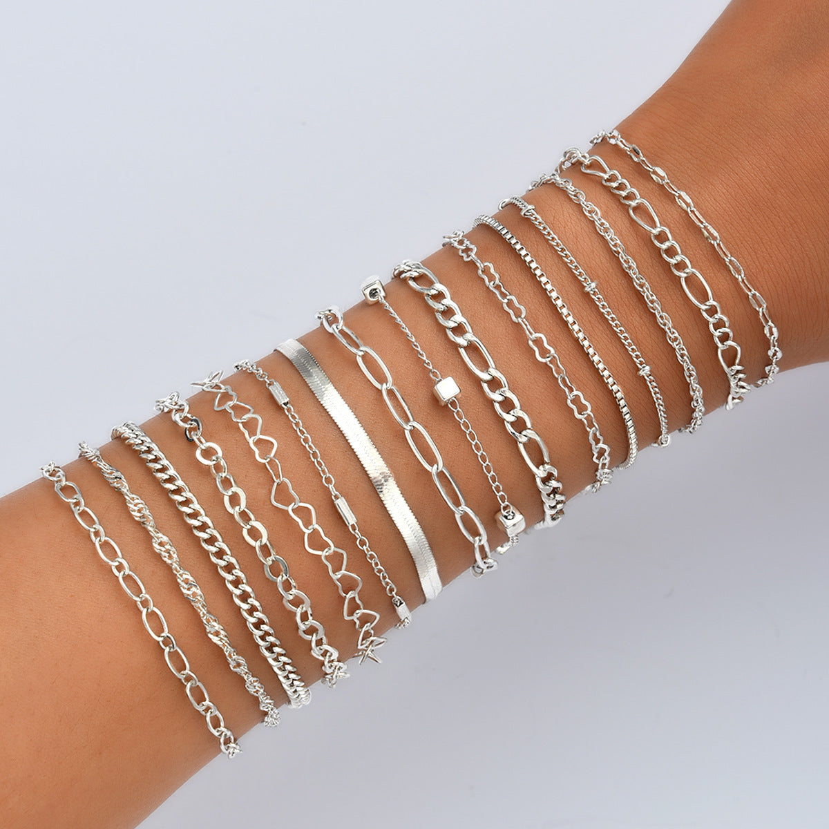 Ensemble de bracelets pour femmes de base en alliage européen et américain
