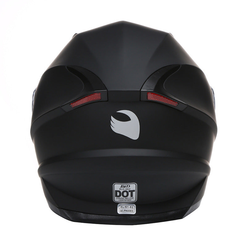 Simple and versatile motorcycle riding helmet