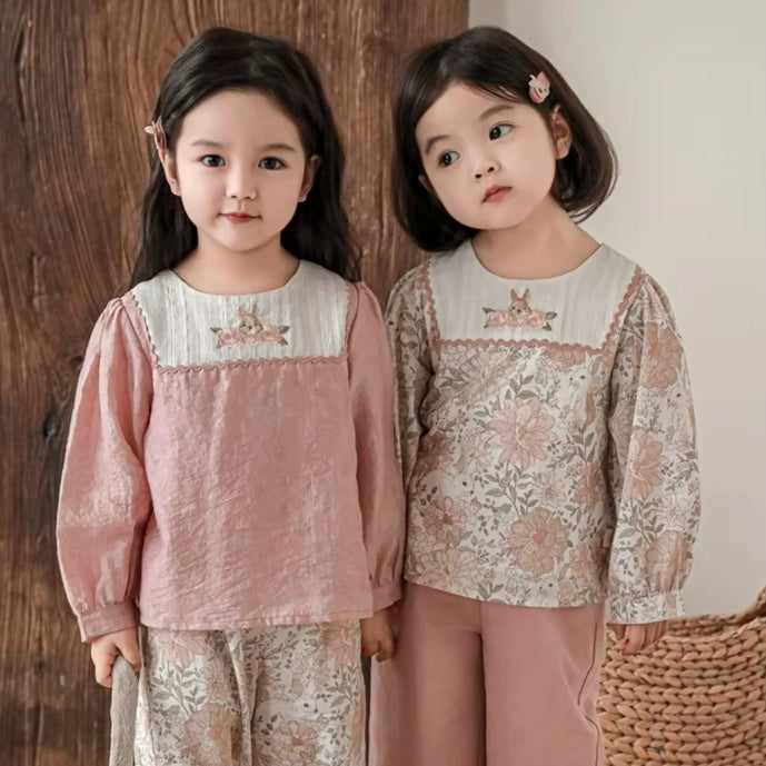 Blouse florale pour enfants et pantalons à jambe droite