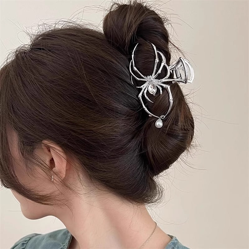 Élégant clip de cheveux métalliques pour les femmes