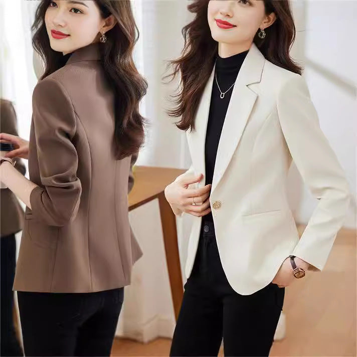 Blazer préppy-chic polyvalent pour petites cadres