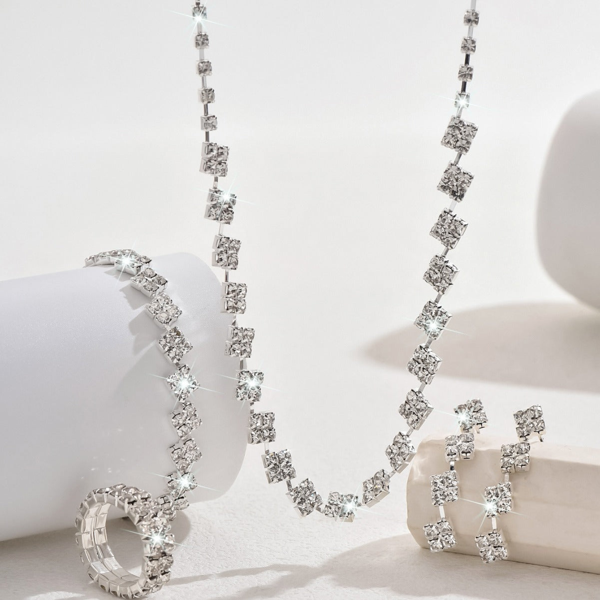 Collier géométrique carré Zircon à chaîne de pinces à chaud