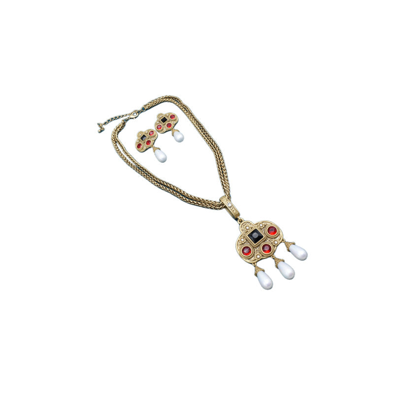 Stud d'oreille de collier de perles en verre incrusté