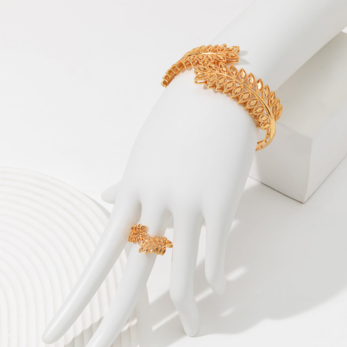 Bracelet d'or en feuille d'oreille 2cps avec bague ouverte