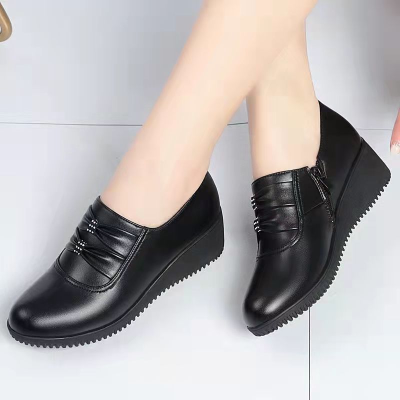 Chaussures de travail noir pour les mères âgées et d'âge moyen