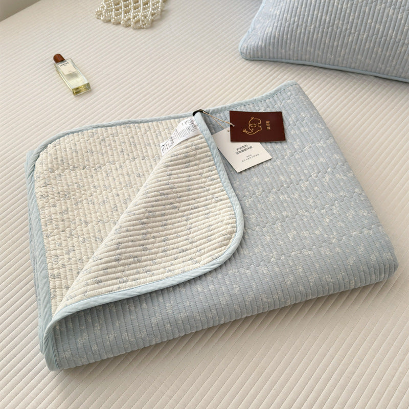 Double-sided pure cotton quilted throw