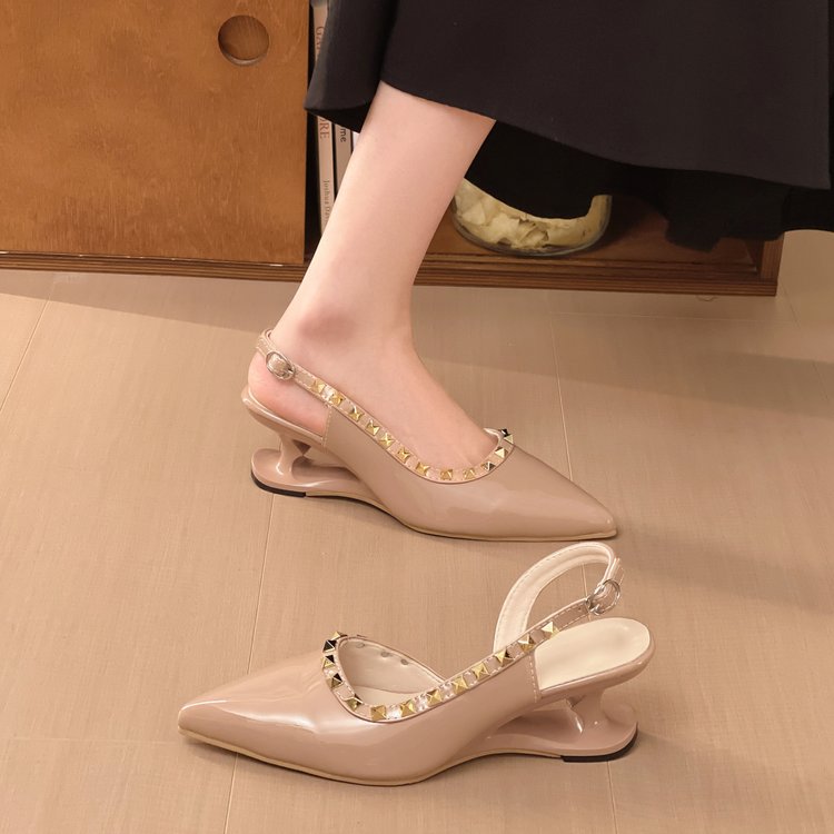 Été Mode Rivet Irrégulier Wedge Talon Sandales