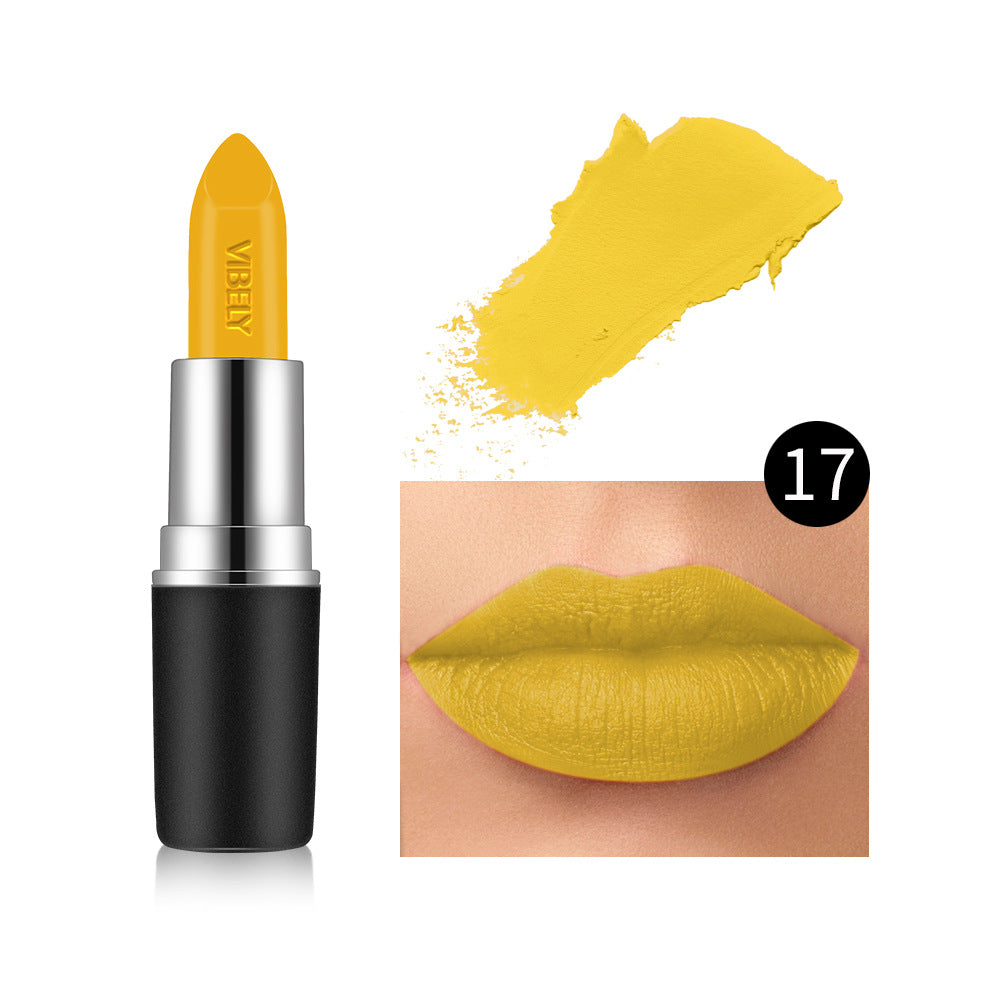 Matte Bullet rouge à lèvres avec un fini velouté qui rend votre peau plus juste