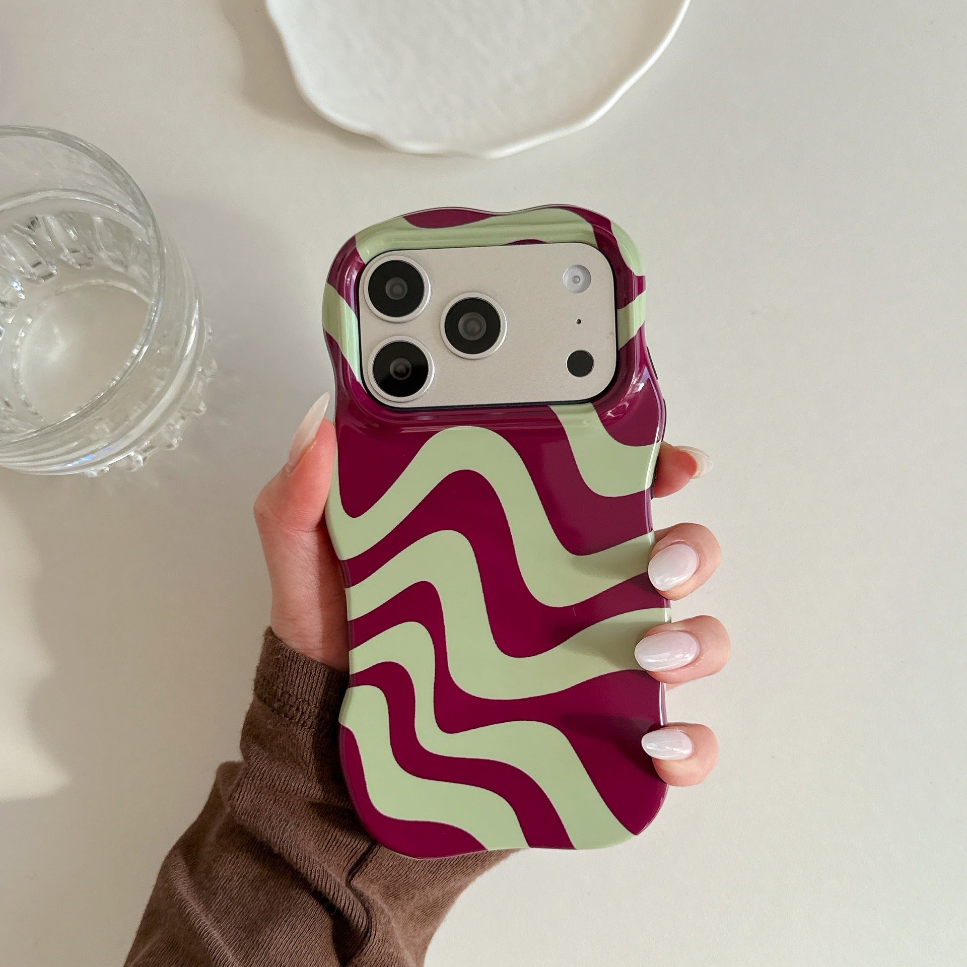 Cas de téléphone à rayures géométriques minimaliste de niche
