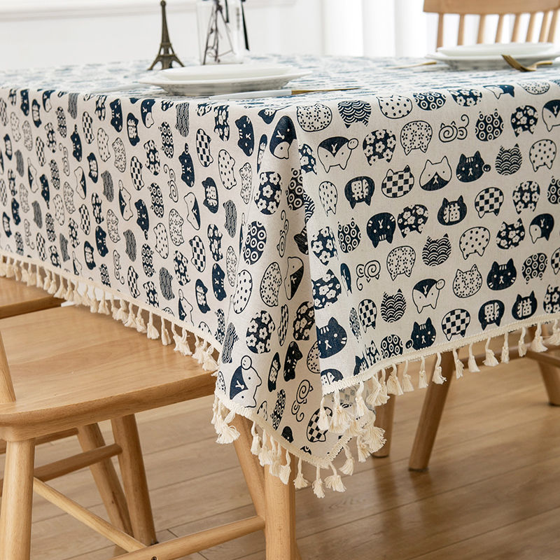 Peintre à huile rétro utilisant une nappe carrée